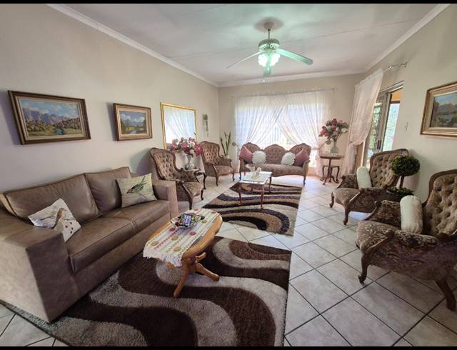 2 BEDROOM TOWNHOUSE FOR SALE IN VANDERBIJLPARK SE 2